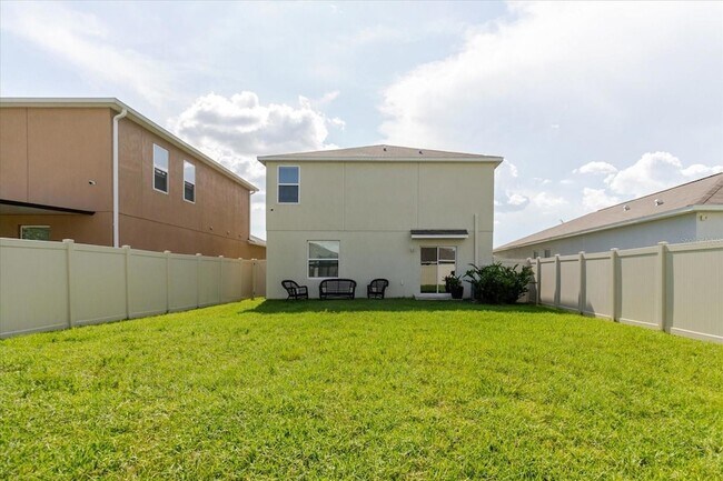 Building Photo - 17156 Yellow Pine St