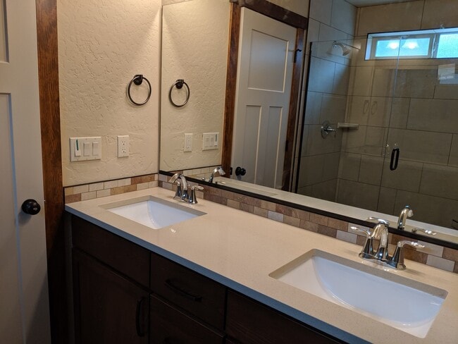 Building Photo - 4 Bed 2 Bath Rancher in Post Falls