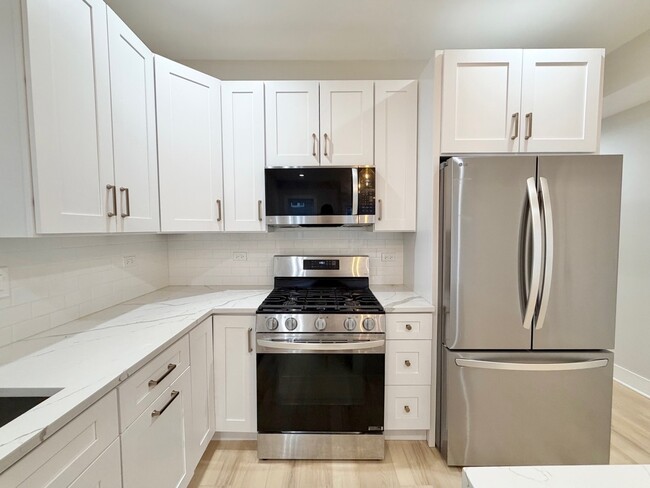 Building Photo - 4908 N Rockwell St