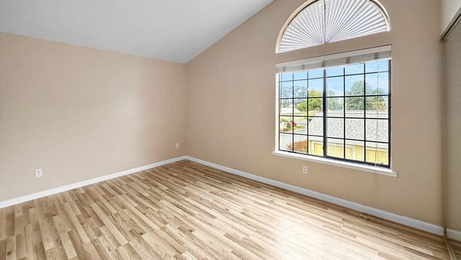 Building Photo - Lovely Upgraded 2-story Townhouse w/ Attached Garage, Guest Bathroom and Fireplace!