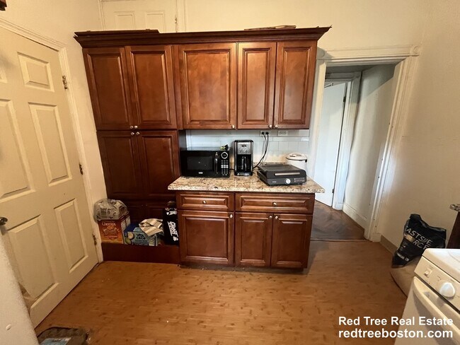 Building Photo - 17 Putnam Ave