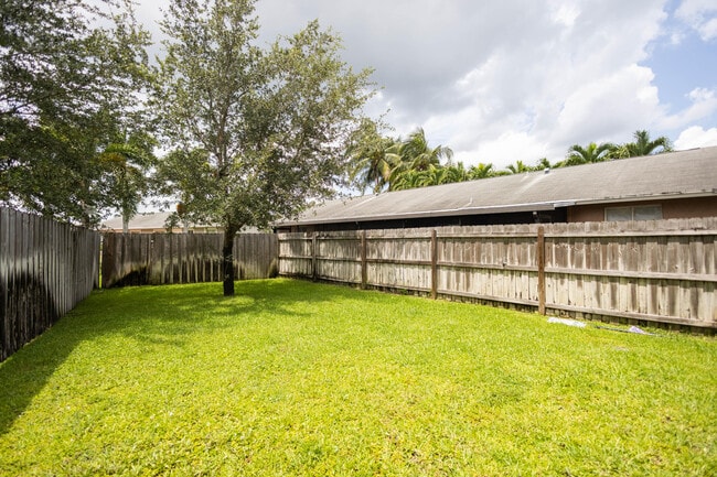 Building Photo - 12425 Westhampton Cir