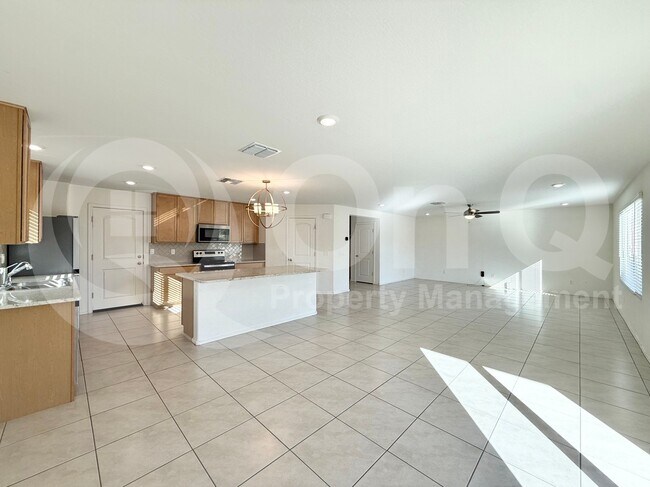 Building Photo - 2635 W Bowker St