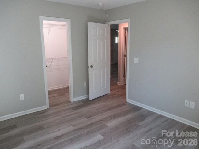 Building Photo - 174 Glen-Gar Dr