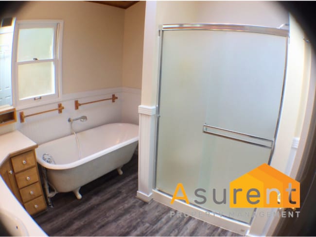 Building Photo - 3-Bedroom/2-Bathroom Home with Amazing Vie...