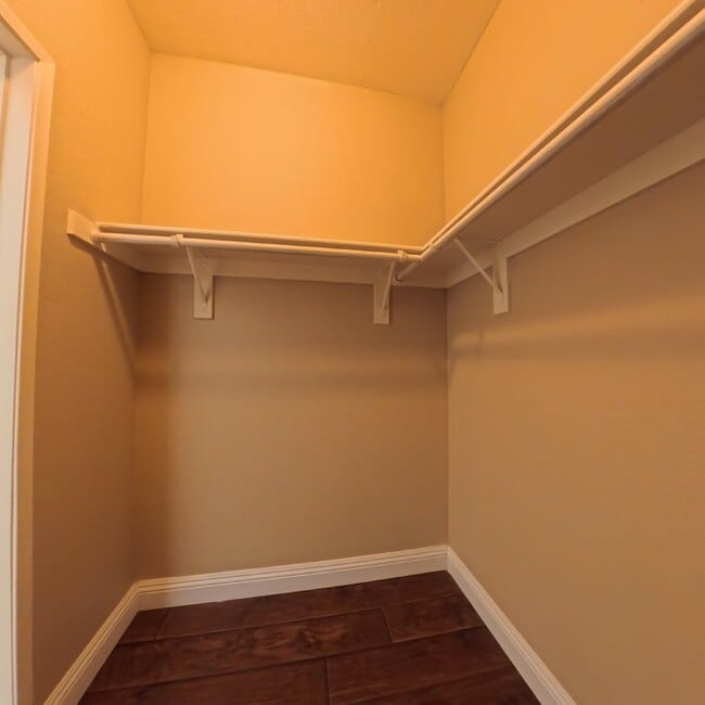 Building Photo - Lovely 2 Bed, 2 Bath Condo at South Gate!