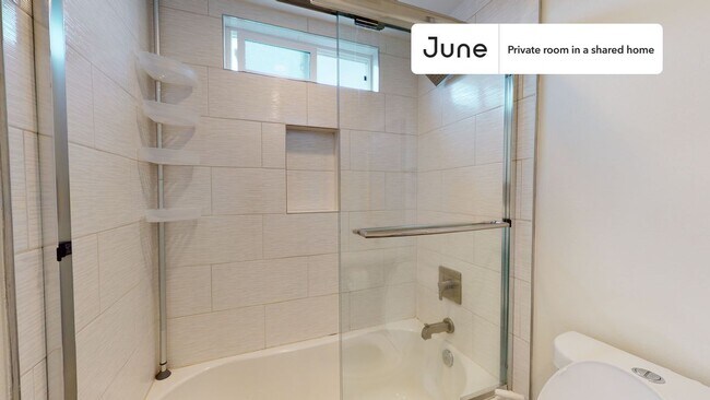 Building Photo - Private bedroom in 3 bed/3.5 bath Home