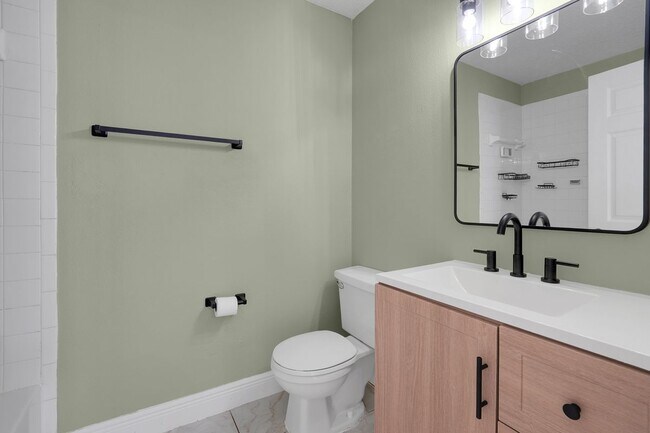 Building Photo - 810 Valnera Ct