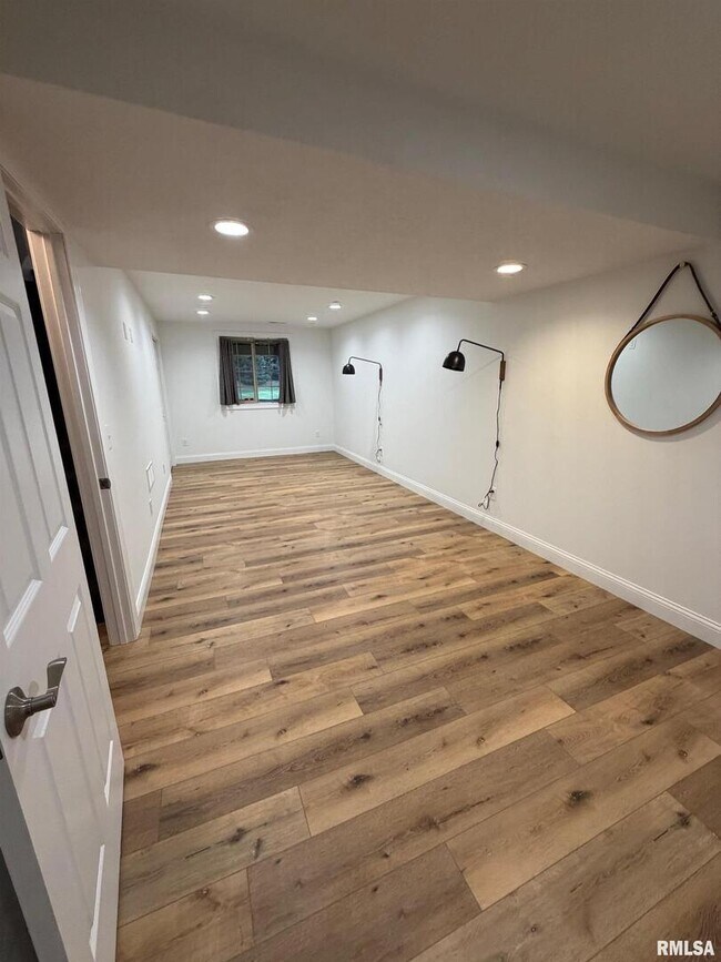 Building Photo - 2625 E 56th Ct