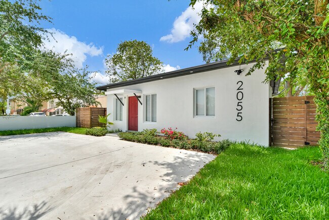 Building Photo - 2055 NE 140th St