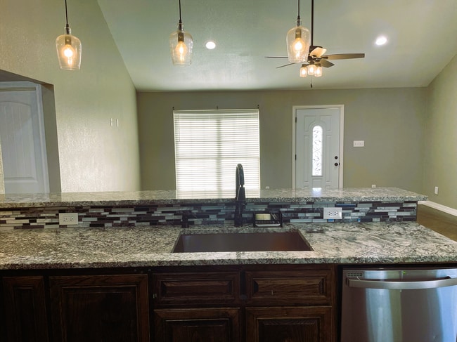 Building Photo - 713 Overlook Dr