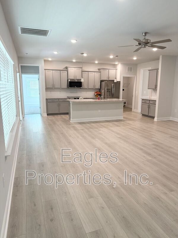 Building Photo - 208 Bay Hill Dr