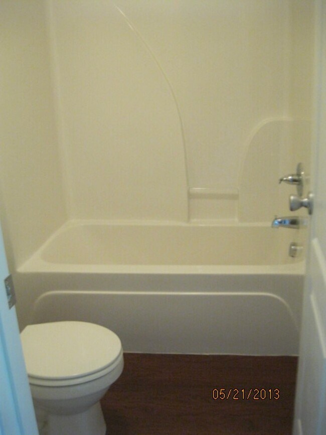 Building Photo - 671 Bartons Landing Pl