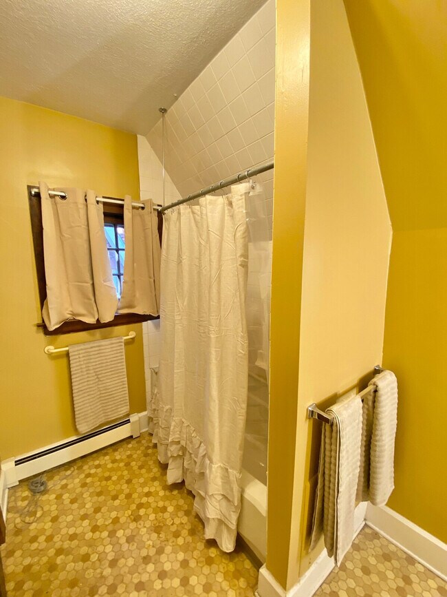 Building Photo - 2632 Wellington Rd