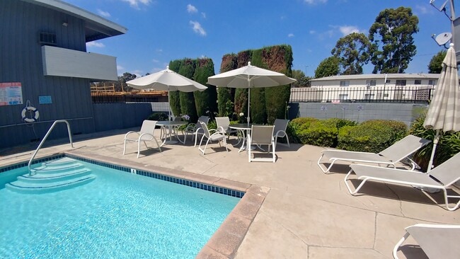 Building Photo - 11032 Moorpark St