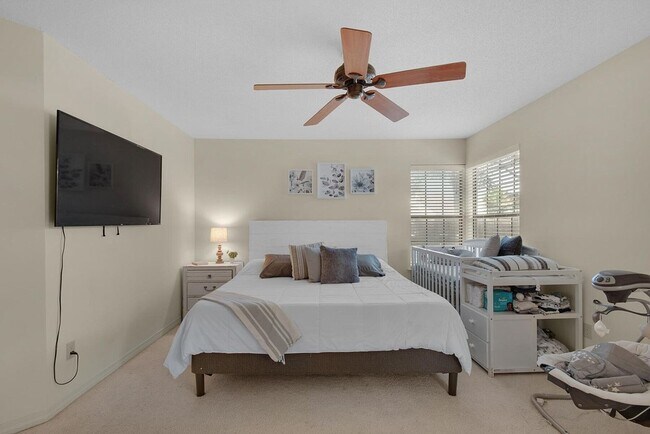 Building Photo - 407 Parkwood Pl