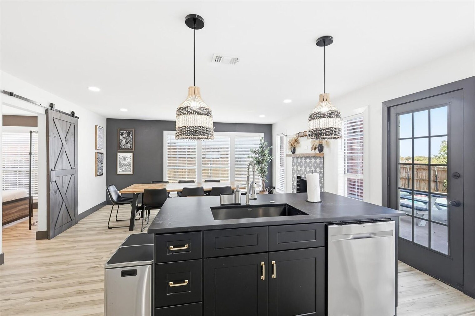 Building Photo - 6440 Knoll Ridge Dr