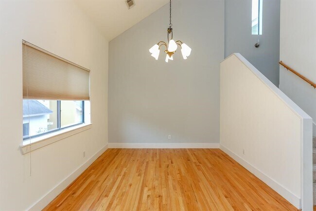 Building Photo - 4406 Koehler St