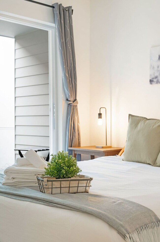 Building Photo - 4453 Aurora Ave N