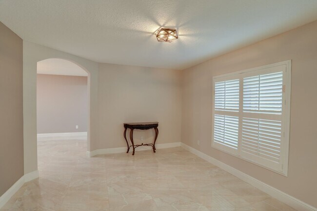 Building Photo - 633 Spring Oaks Blvd