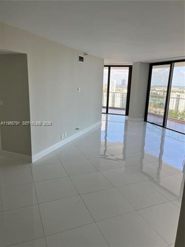 Building Photo - 19707 Turnberry Way