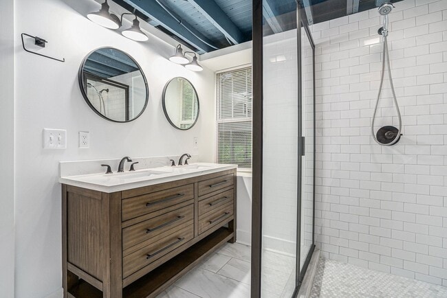 Building Photo - 1 Bedroom | 1 Bath | Terrace Level Suite