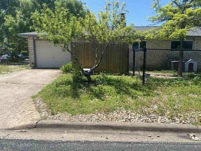 Building Photo - 12304 Willow Wild Dr