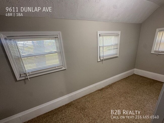 Building Photo - 9611 Dunlap Ave