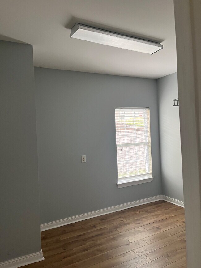 Building Photo - "Discover Spacious Living: 4-Bedroom, 3-Bath Gem in Brentwood's Autumn Crossing!"