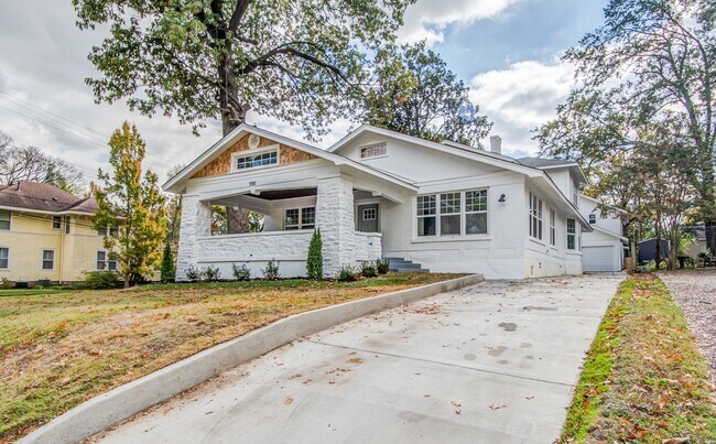 Building Photo - Elegant Midtown Memphis Single-Family Home...