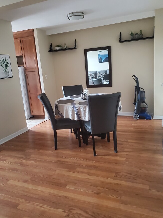 Dining den - 700 Summer St