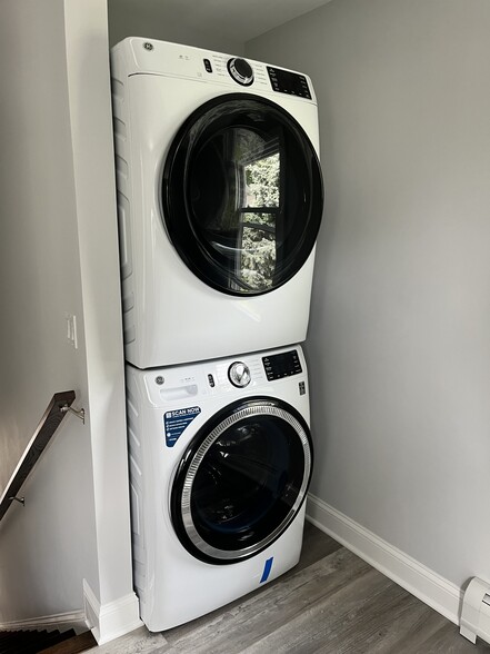 Laundry in unit - 95 Maple Ave