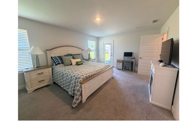 Building Photo - 297 SW Silverpalm Dr