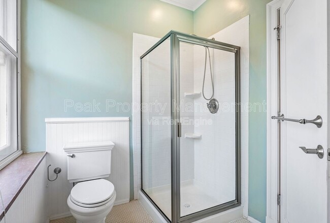 Building Photo - 212 E Clay St