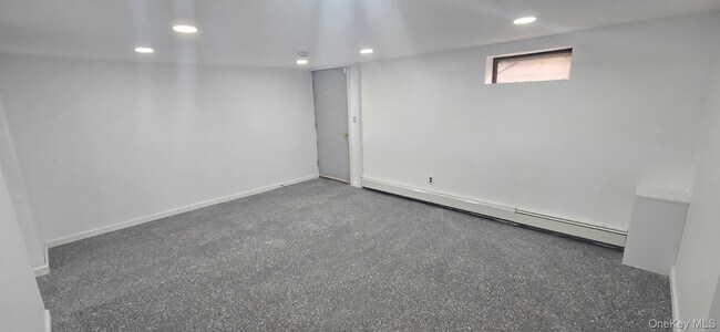 Building Photo - 51 Peconic St