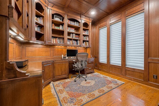 Building Photo - 11826 Legend Manor Dr