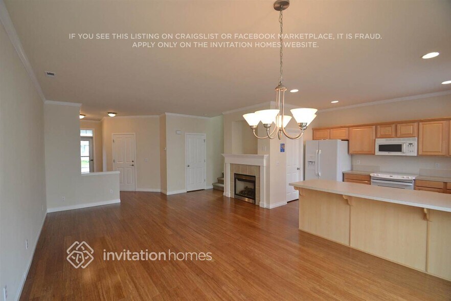 Building Photo - 6206 Park St E