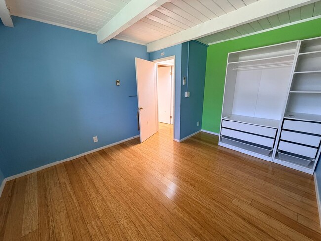 Building Photo - San Mateo 4Bed/2Ba Eichler Home with Putting Green, Vegetable Garden & Designer Finishes
