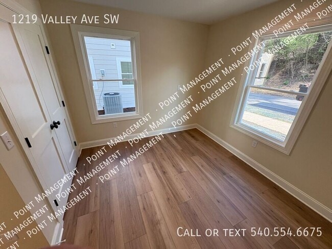 Building Photo - 1219 Valley Ave SW