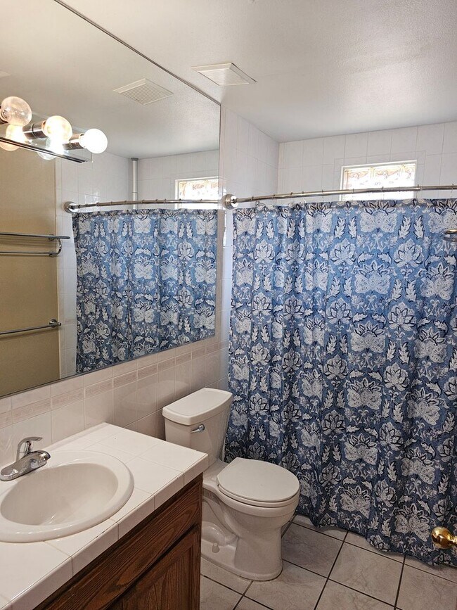 Building Photo - Incredible Hauser Lake Waterfront Home for...