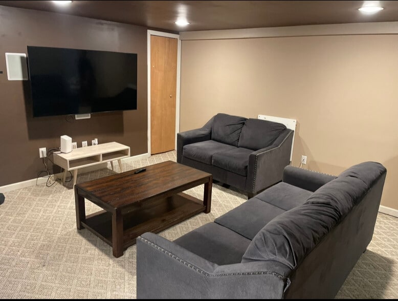 Building Photo - 183 Cynthia Dr