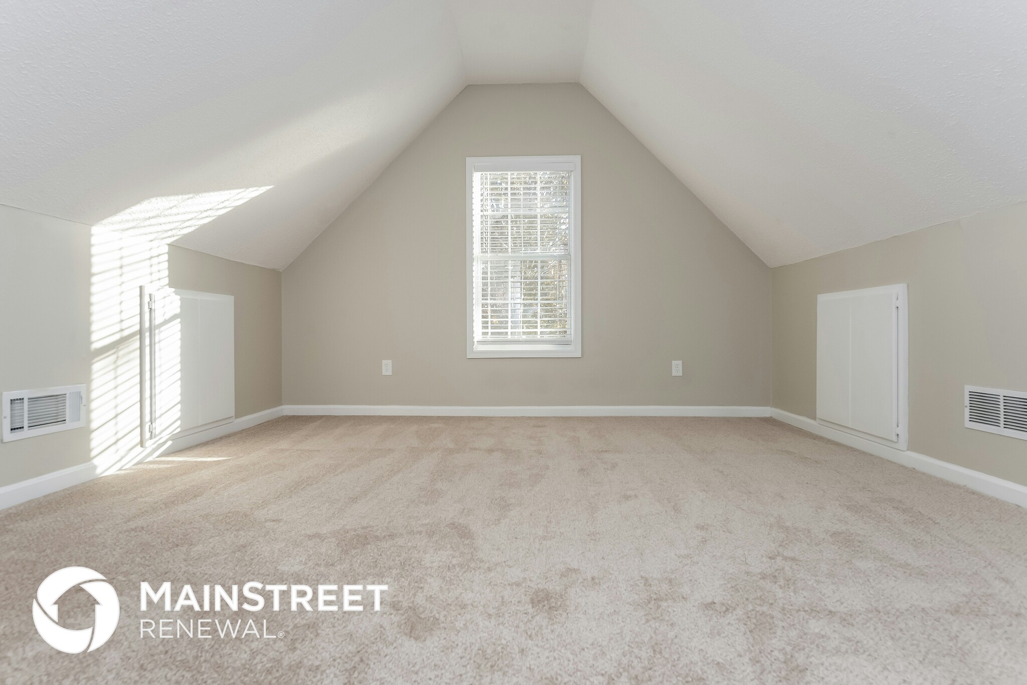 Building Photo - 1005 Maria Dr