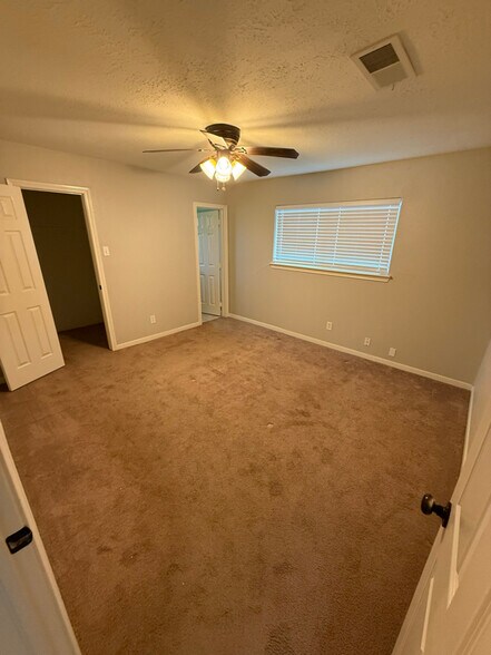 Building Photo - 506 Debbie Ln