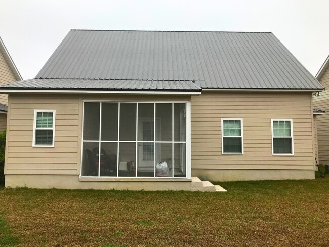 Building Photo - 136 Herschel Dr