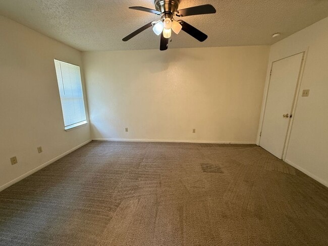 Building Photo - 412 Baumann Dr
