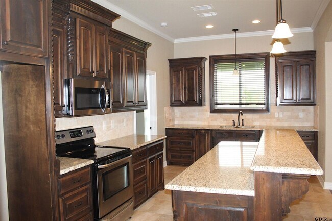 Building Photo - 1811 Spruce Pine Lane