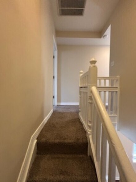 Building Photo - 212 S Loudon Ave