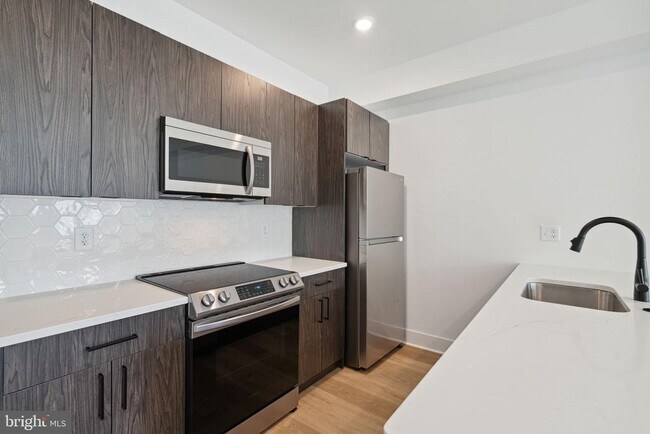 Primary Photo - 1419 W Grange Ave