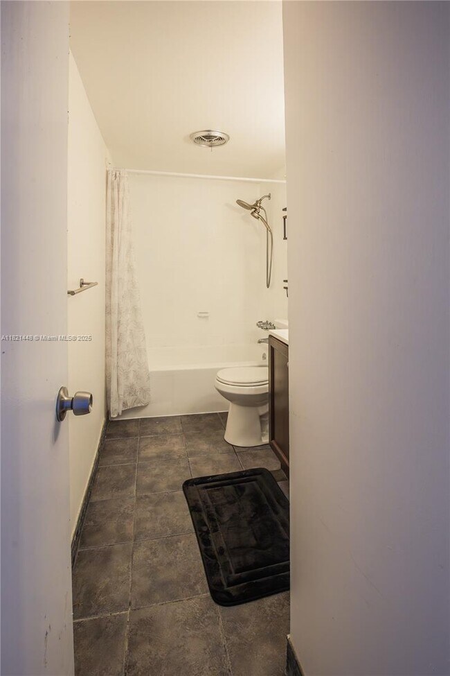Building Photo - 401 Golden Isles Dr