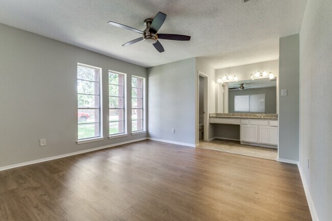 Building Photo - 7218 Ridgeberry Dr